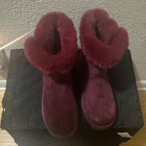 SO Women's Plush Burgundy Winter Boots
